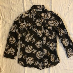 Novella Royale black moonrise snap blouse